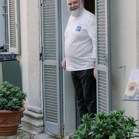 Guest house Caffe Delle Rose Les 4*